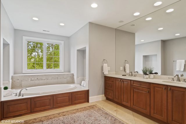 $1,270,000 | 22317 North Greenmeadow Drive, Kildeer, IL 60047