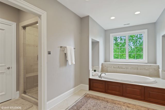 $1,270,000 | 22317 North Greenmeadow Drive, Kildeer, IL 60047