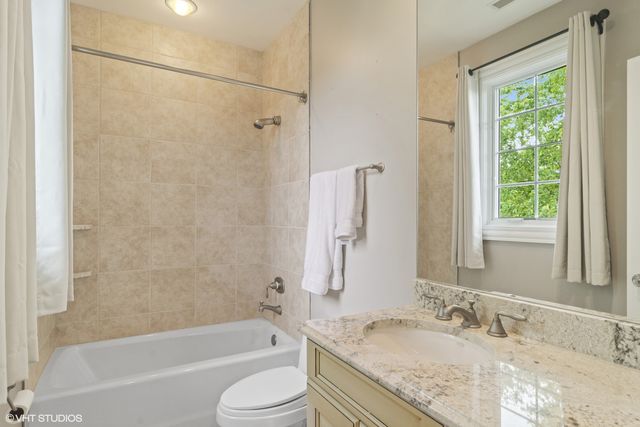 $1,270,000 | 22317 North Greenmeadow Drive, Kildeer, IL 60047