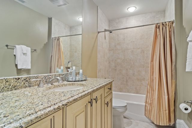 $1,270,000 | 22317 North Greenmeadow Drive, Kildeer, IL 60047