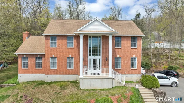 $799,900 | 17 Carriage Lane, Woodbury, CT 06798