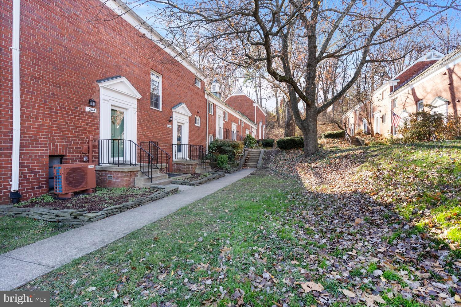 3618 Gunston Road Alexandria, VA 22302 - Photo 2 of 39