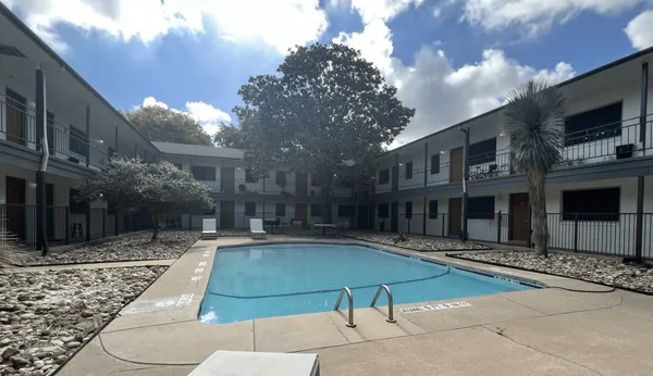 $995 | 515 Shoal Creek Boulevard, Austin, TX 78757