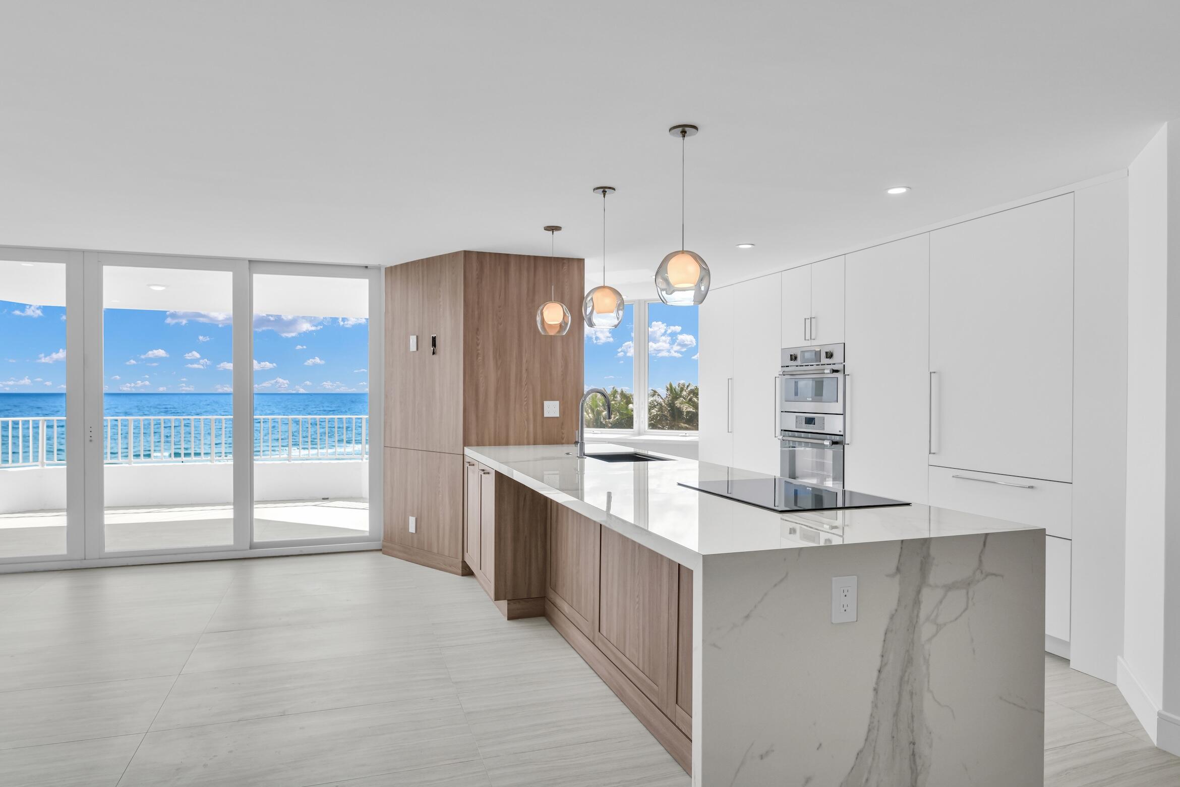 550 South Ocean Boulevard, Unit 406 Boca Raton, FL 33432 - Photo 5 of 27 Living Room / Kitchen