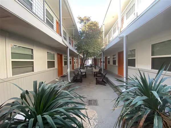 $925 | 4927 San Jacinto Street, Unit 114, Dallas, TX 75206