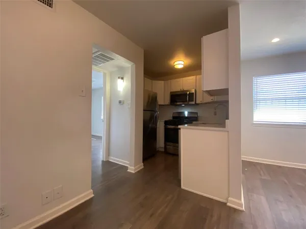 $925 | 4927 San Jacinto Street, Unit 114, Dallas, TX 75206
