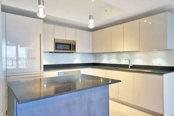 $5,900 | 1010 Brickell Avenue, Unit 3506, Miami, FL 33131