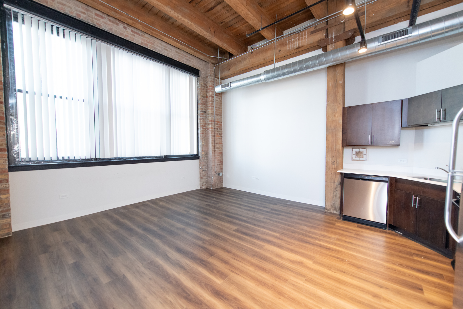 2100 South Indiana Avenue, Unit 112 Chicago, IL 60616 - Photo 3 of 20 Gallery Image 3