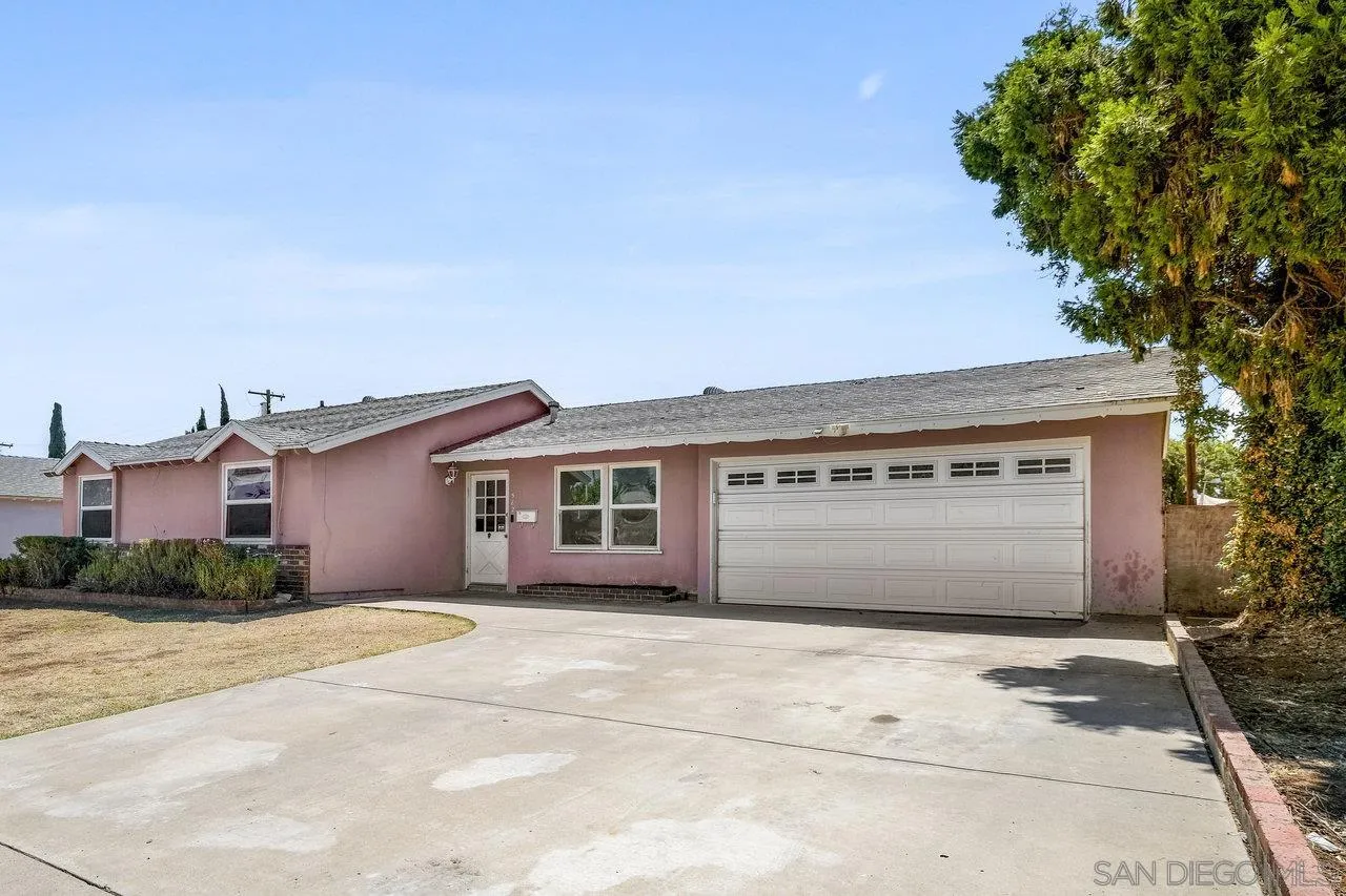 582 Macon Street El Cajon, CA 92019 - Photo 28 of 34 a front view of house with yard