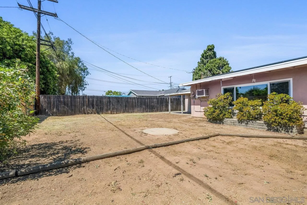 582 Macon Street El Cajon, CA 92019 - Photo 4 of 34 a backyard of a house