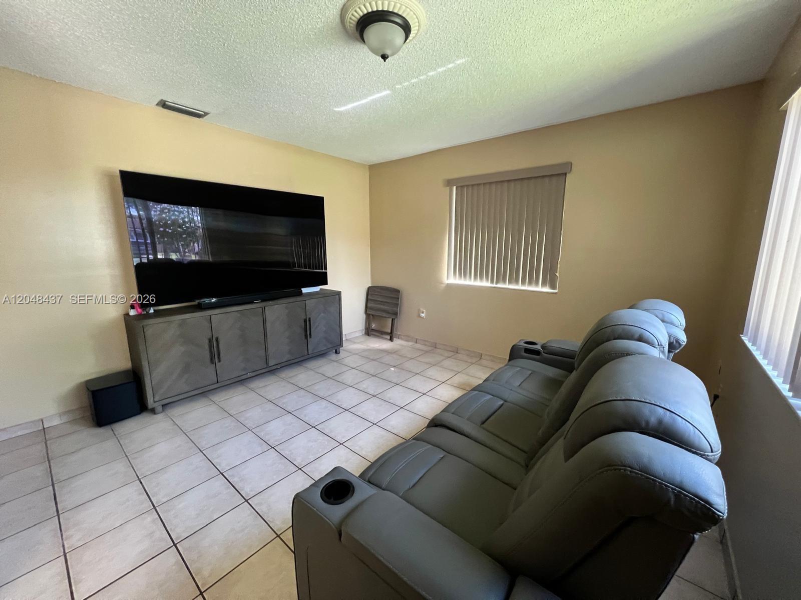 430 Southeast 5th Street Hialeah, FL 33010 - Photo 4 of 24