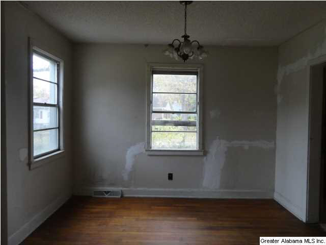 217 22nd Street Southwest Birmingham, AL 35211 - Photo 4 of 8