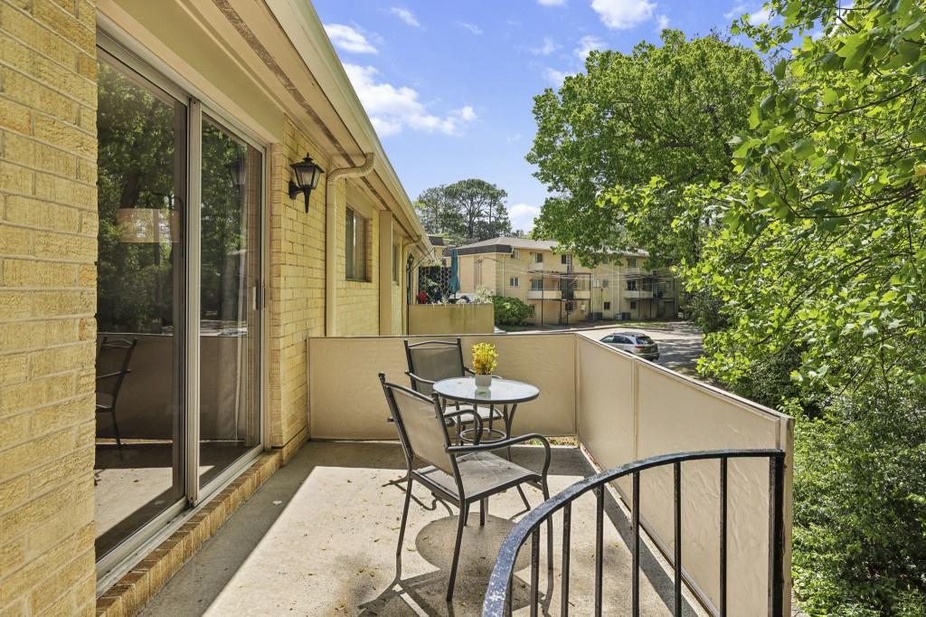 5400 Roswell Road, Unit H5 Atlanta, GA 30342 - Photo 14 of 26 a balcony with table and chairs