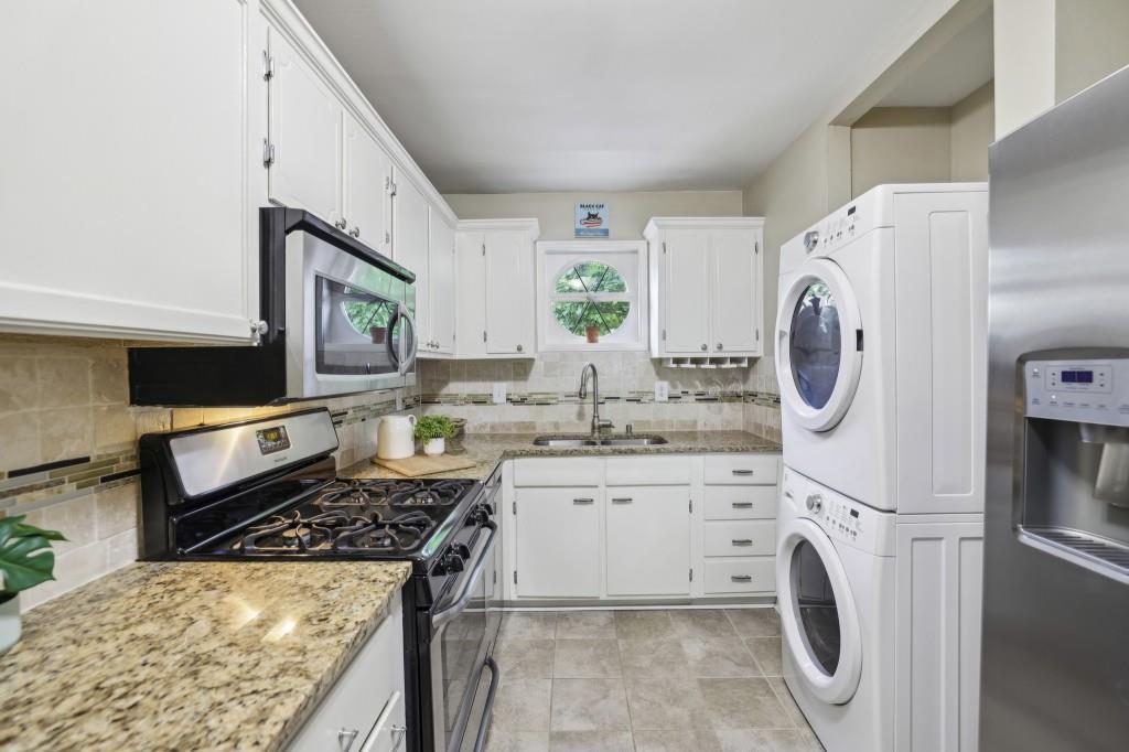 5400 Roswell Road, Unit H5 Atlanta, GA 30342 - Photo 20 of 26 a kitchen with a stove top oven sink and cabinets