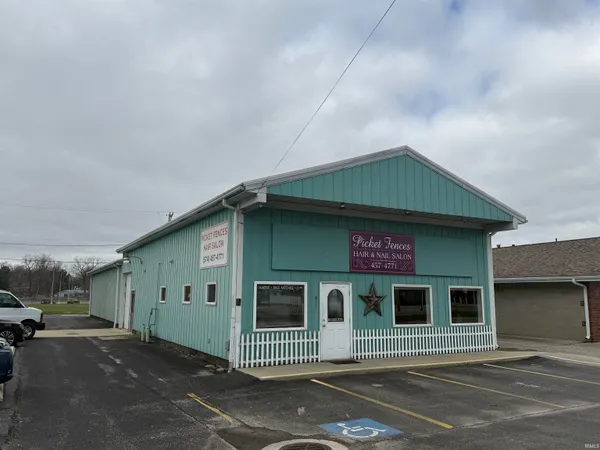 $230,000 | 611 South Huntington Street, Syracuse, IN 46567
