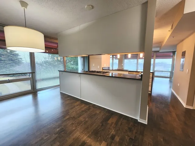 $3,200 | 9655 Woods Drive, Unit 512, Skokie, IL 60077