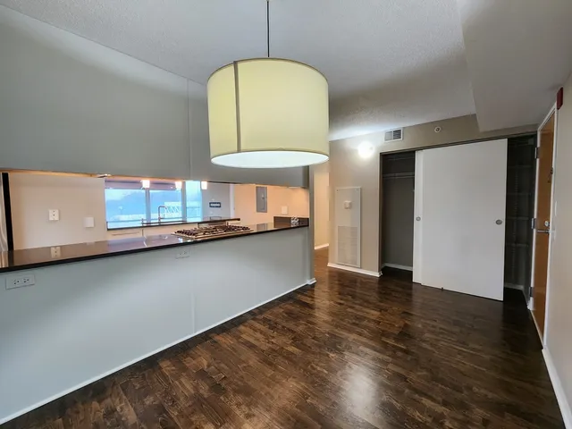 $3,200 | 9655 Woods Drive, Unit 512, Skokie, IL 60077