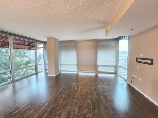 $3,200 | 9655 Woods Drive, Unit 512, Skokie, IL 60077