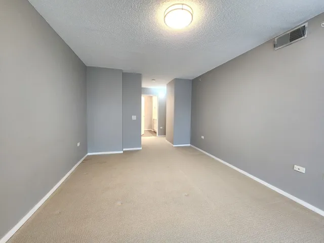 $3,200 | 9655 Woods Drive, Unit 512, Skokie, IL 60077