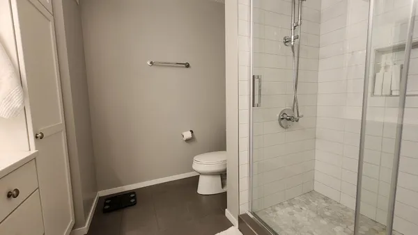 $3,200 | 9655 Woods Drive, Unit 512, Skokie, IL 60077