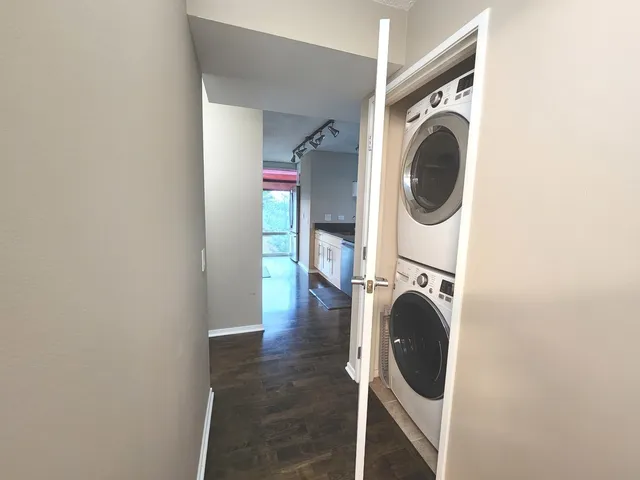 $3,200 | 9655 Woods Drive, Unit 512, Skokie, IL 60077