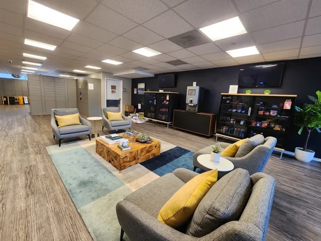 $3,200 | 9655 Woods Drive, Unit 512, Skokie, IL 60077