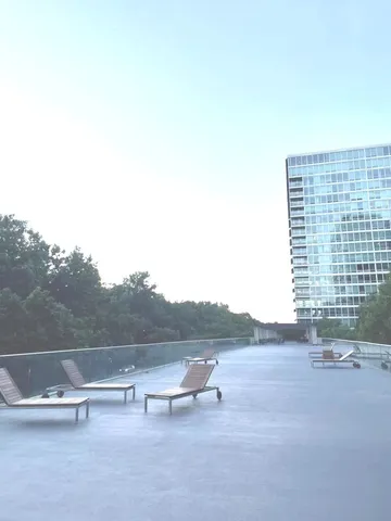 $3,200 | 9655 Woods Drive, Unit 512, Skokie, IL 60077