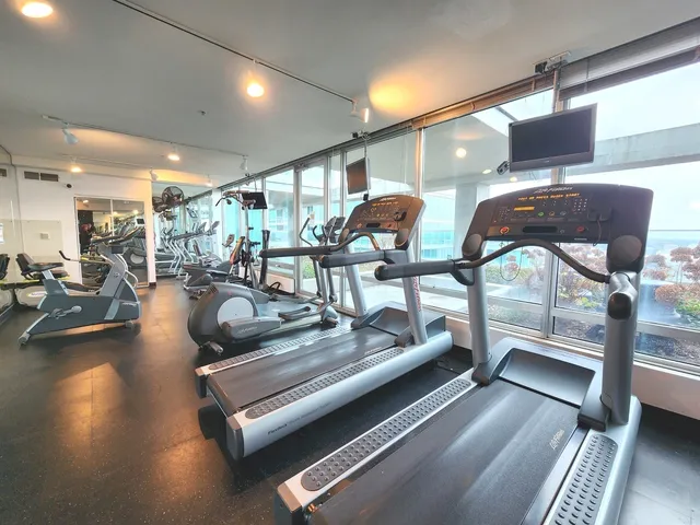 $3,200 | 9655 Woods Drive, Unit 512, Skokie, IL 60077