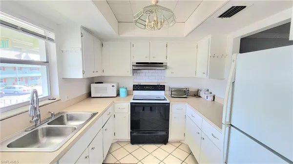 $1,600 | 300 Valley Stream Drive, Unit A7, Naples, FL 34113