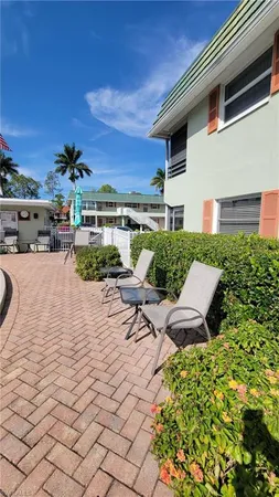 $1,600 | 300 Valley Stream Drive, Unit A7, Naples, FL 34113