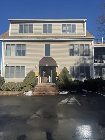 $2,600 | 353 Cabot Street, Unit 1, Beverly, MA 01915
