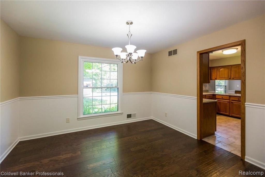 29075 Summerwood Road Farmington, MI 48334 - Photo 14 of 41