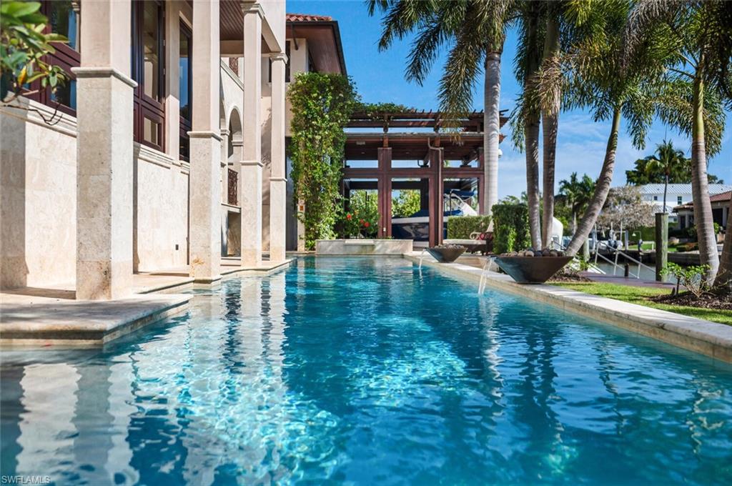 2233 Forrest Lane Naples, FL 34102 - Photo 14 of 49