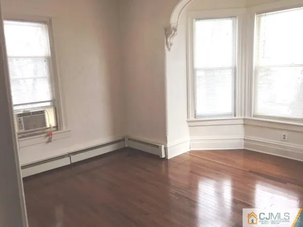 $1,995 | 203 Woodbridge Avenue, Unit 1, Metuchen, NJ 08840