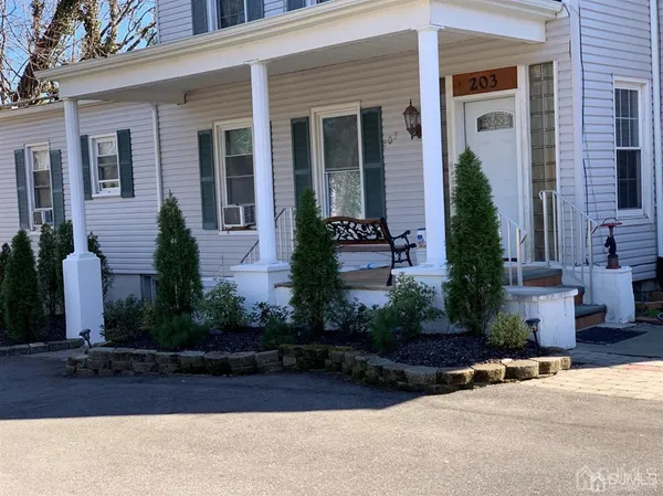 $1,995 | 203 Woodbridge Avenue, Unit 1, Metuchen, NJ 08840