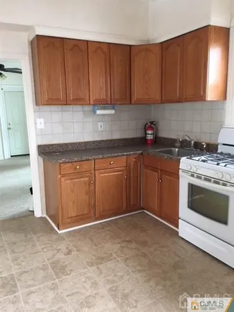 $1,995 | 203 Woodbridge Avenue, Unit 1, Metuchen, NJ 08840