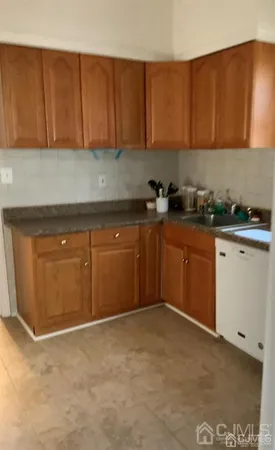 $1,995 | 203 Woodbridge Avenue, Unit 1, Metuchen, NJ 08840