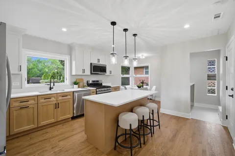 $750,000 | 3 West Berkshire Lane, Mount Prospect, IL 60056