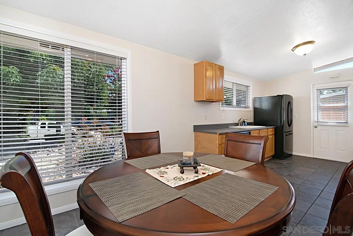 13836 Powers Road Poway, CA 92064 - Photo 7 of 27 a living room with furniture