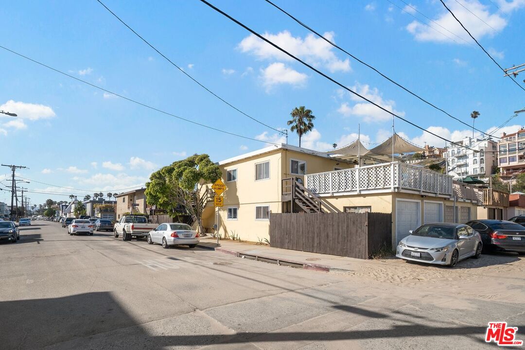 100 Sunridge Street Playa del Rey, CA 90293 - Photo 20 of 46 Gallery Image 20