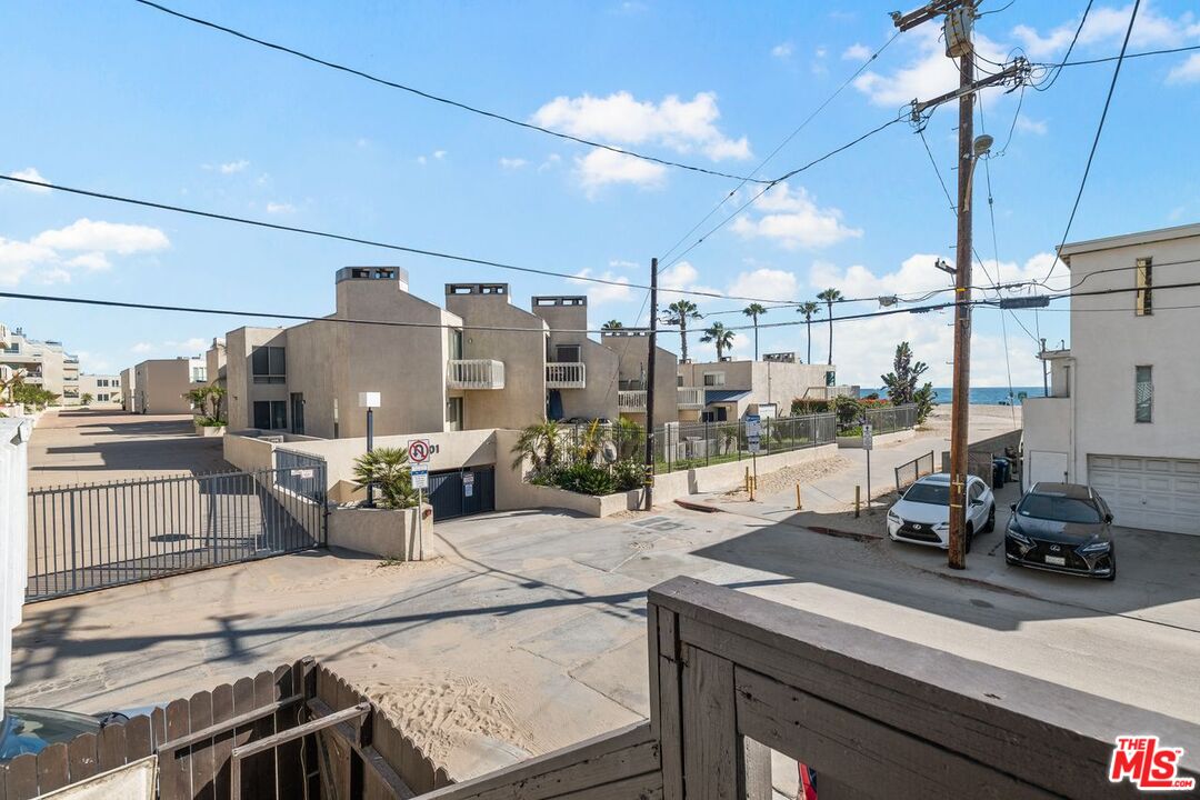 100 Sunridge Street Playa del Rey, CA 90293 - Photo 26 of 46 Gallery Image 26
