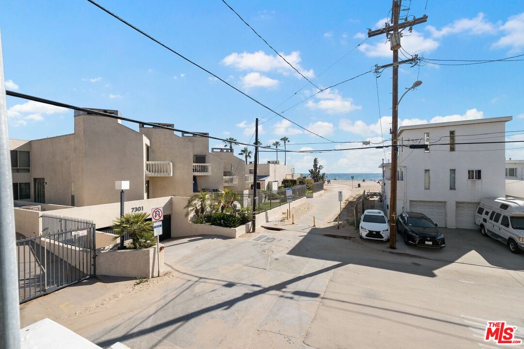 100 Sunridge Street Playa del Rey, CA 90293 - Photo 28 of 46 Gallery Image 28