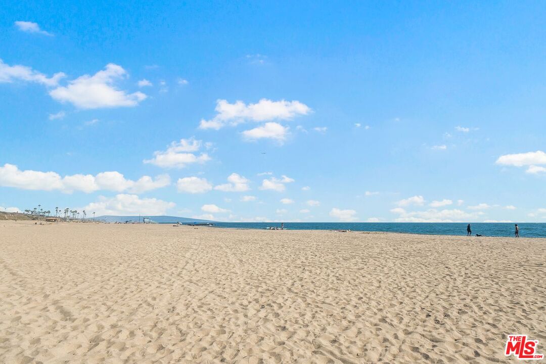 100 Sunridge Street Playa del Rey, CA 90293 - Photo 40 of 46 Gallery Image 40