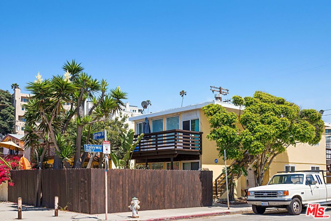 100 Sunridge Street Playa del Rey, CA 90293 - Photo 6 of 46 Gallery Image 6