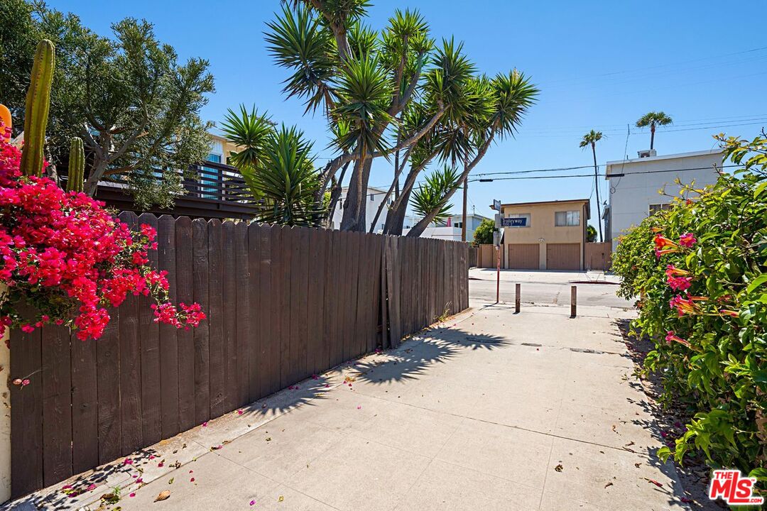 100 Sunridge Street Playa del Rey, CA 90293 - Photo 7 of 46 Gallery Image 7