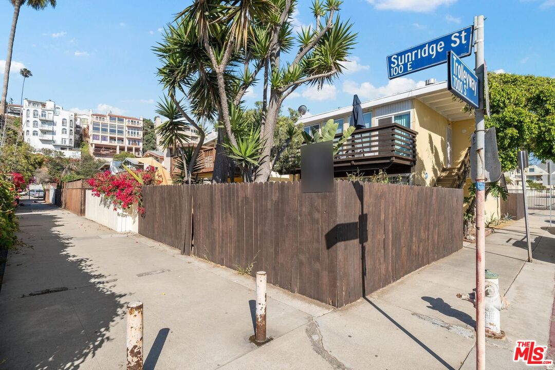 100 Sunridge Street Playa del Rey, CA 90293 - Photo 8 of 46 Gallery Image 8
