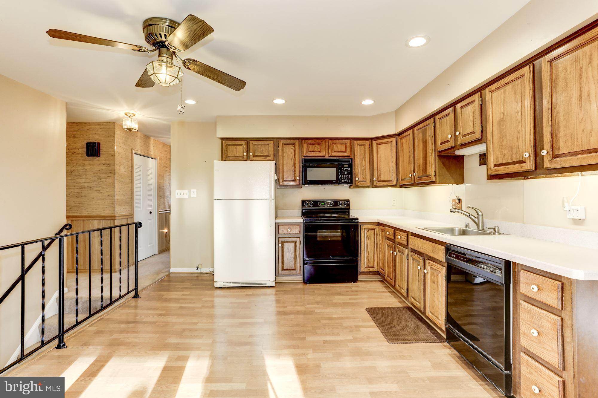 7112 Roxann Road Alexandria, VA 22315 - Photo 8 of 28 Kitchen