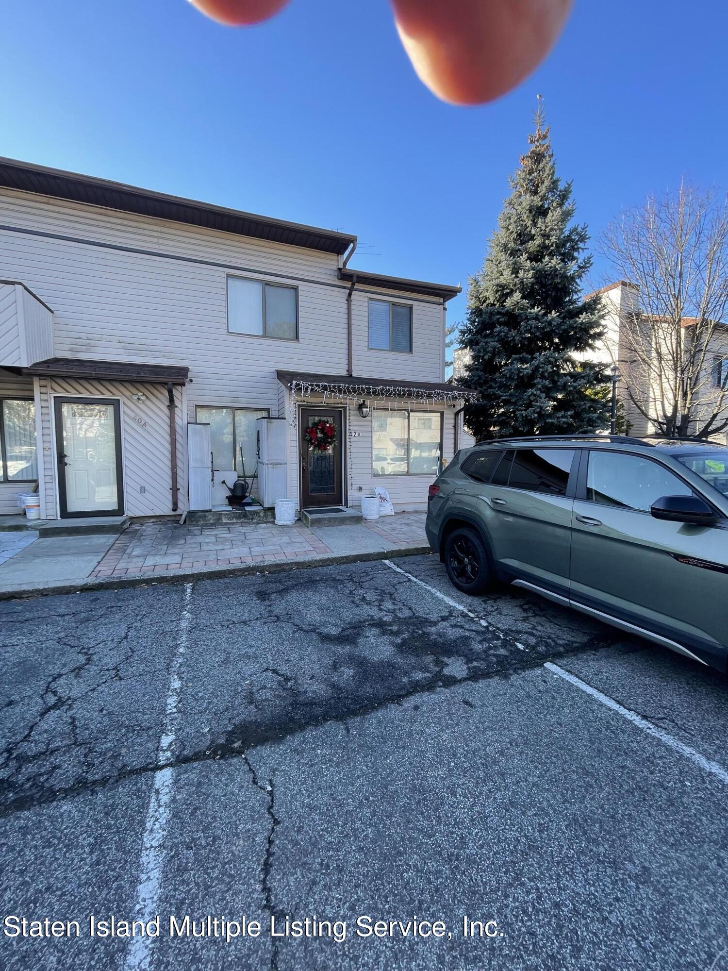 42 Selvin Loop, Unit A Staten Island, NY 10303 - Photo 2 of 6 IMG_7265