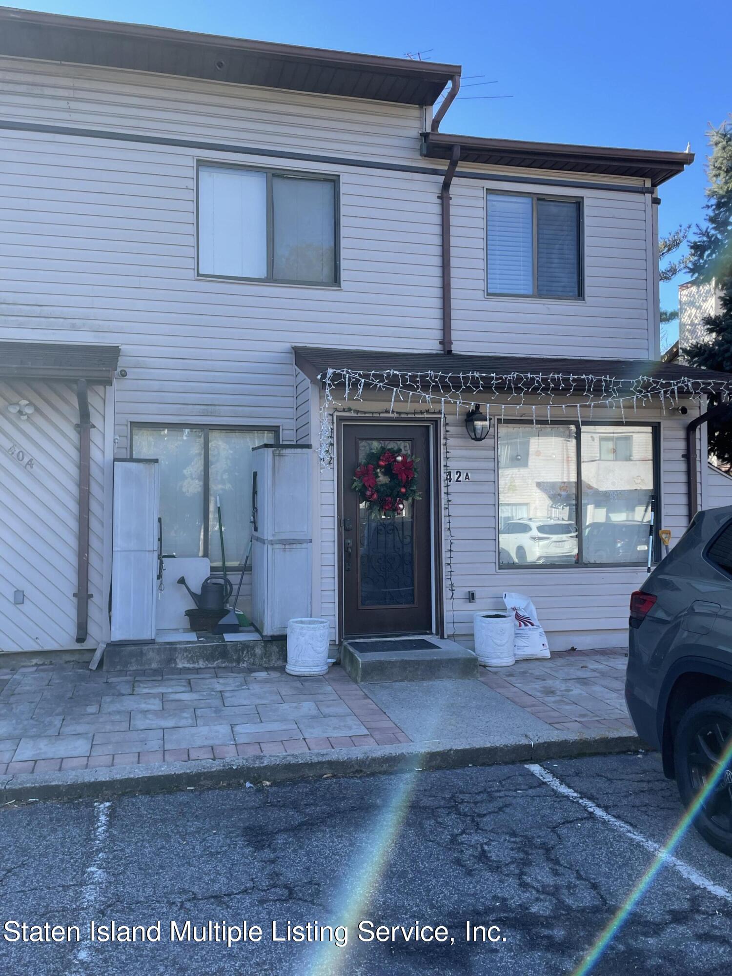 42 Selvin Loop, Unit A Staten Island, NY 10303 - Photo 4 of 6 IMG_7266