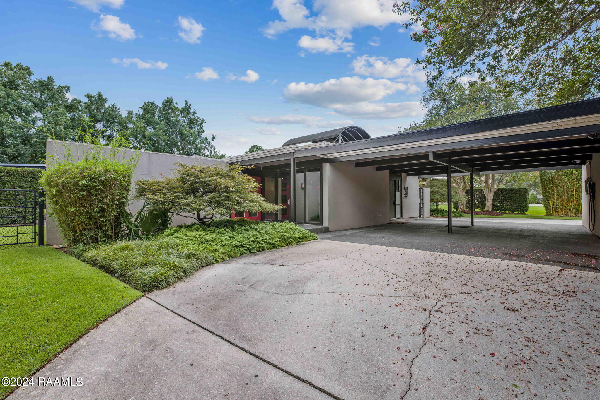 323 Beverly Drive Lafayette, LA 70503 - Photo 2 of 50 4-web-or-mls-323 Beverly Dr-4